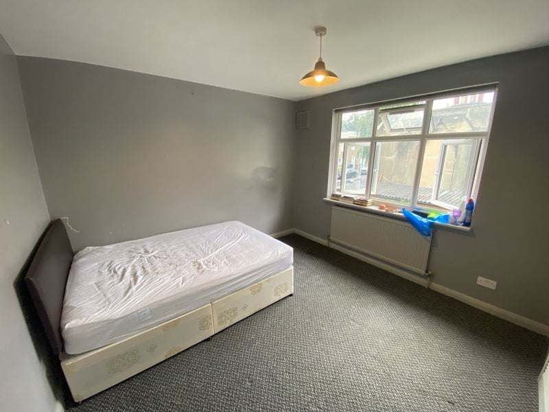 Room Cranbrook Road in Greater London