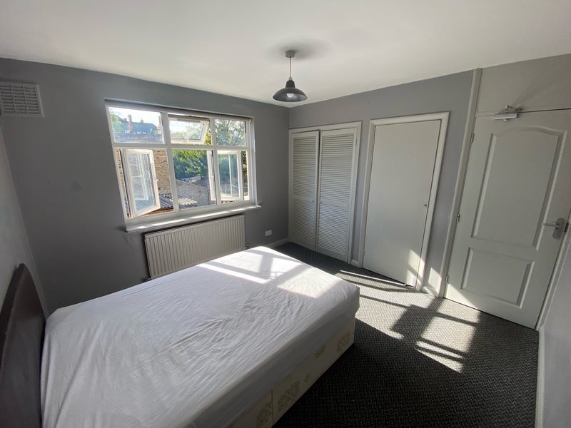 Room Cranbrook Road in Greater London