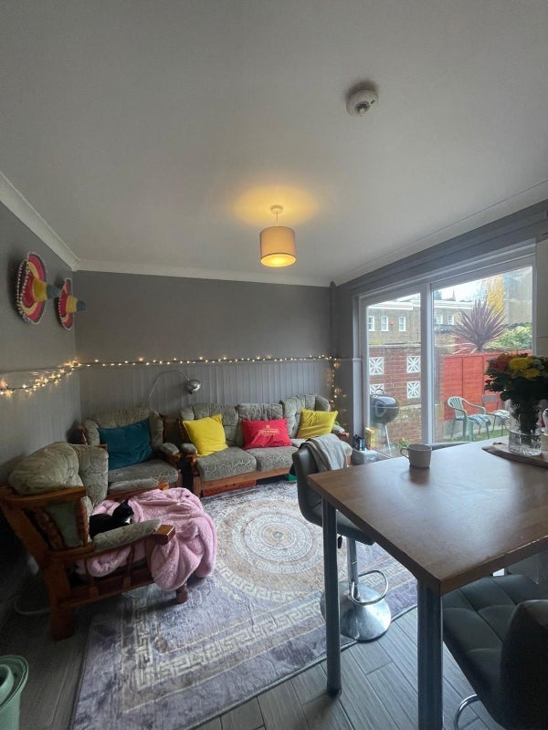 Room Cranbrook Road in Greater London