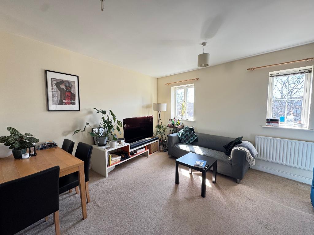 Flat Kelly Avenue in Greater London