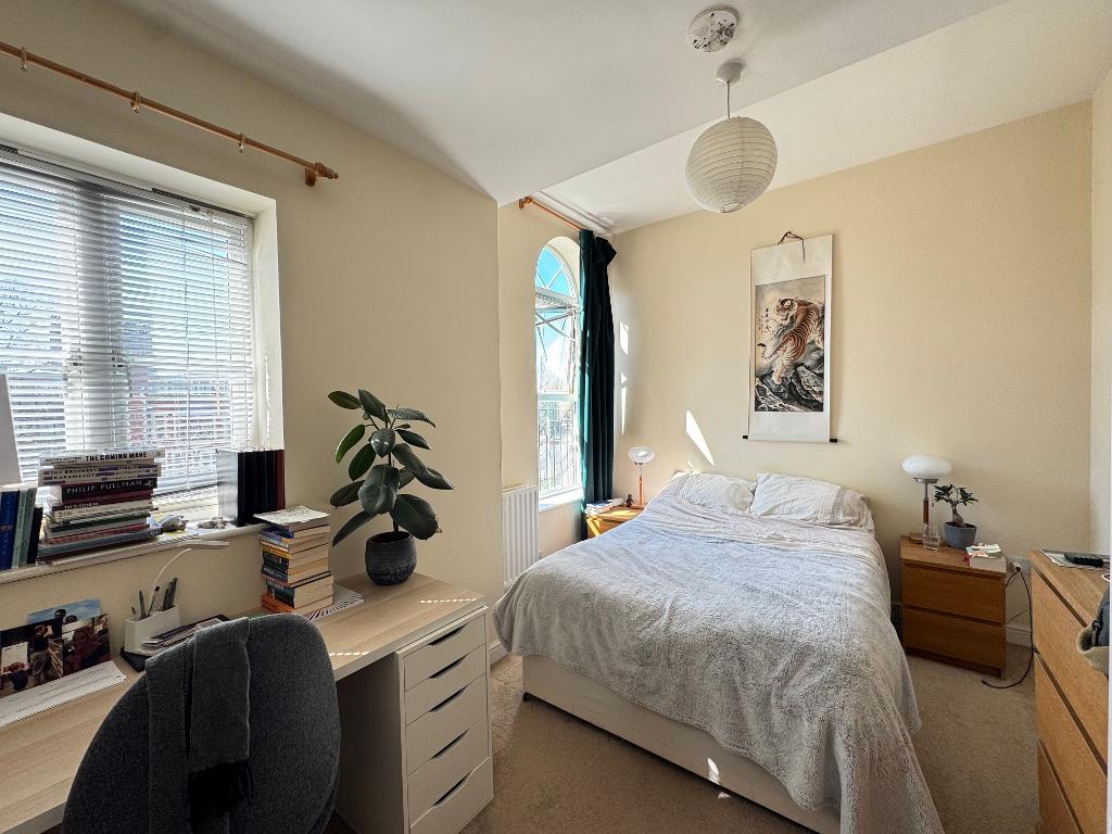 Flat Kelly Avenue in Greater London