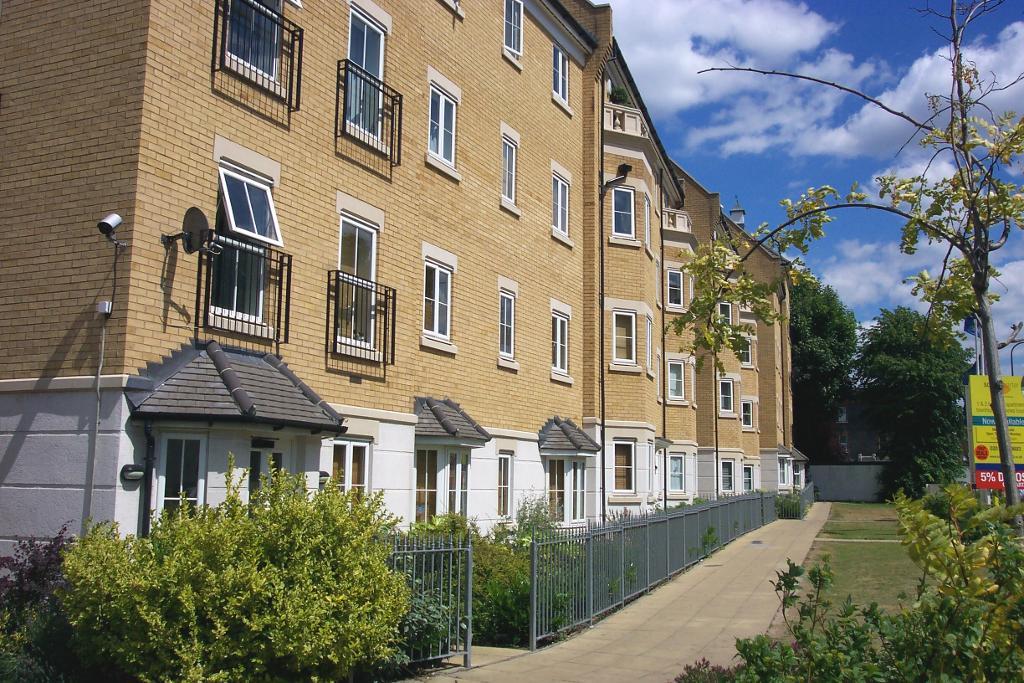 Flat Kelly Avenue in Greater London