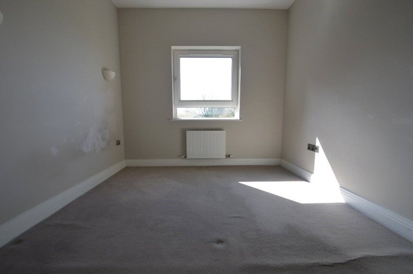 Flat Whitby Road in Slough