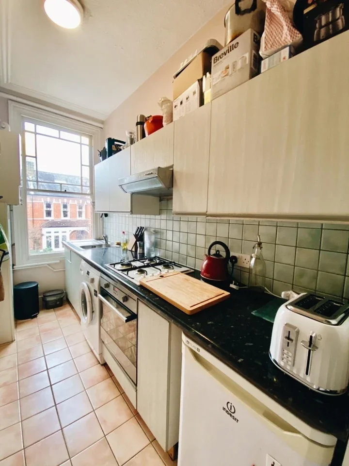 Flat Fairfield Road in Greater London