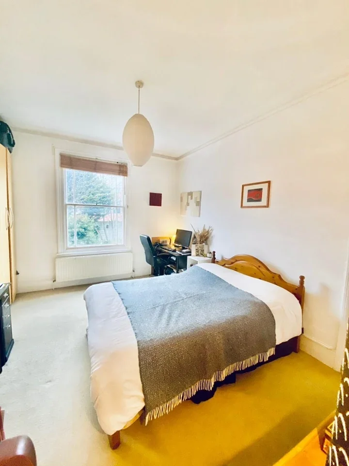 Flat Fairfield Road in Greater London