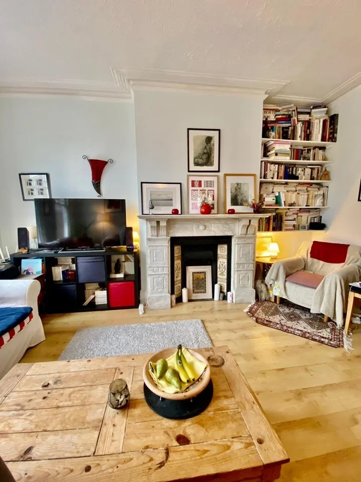 Flat Fairfield Road in Greater London
