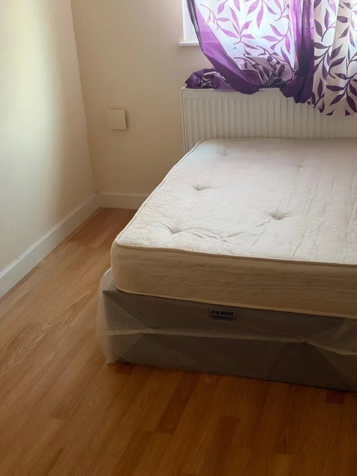 Room Sheldrake Close in Greater London