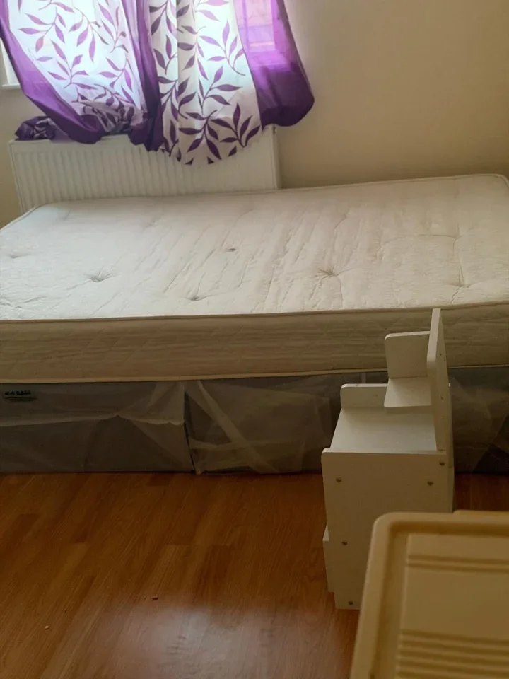 Room Sheldrake Close in Greater London