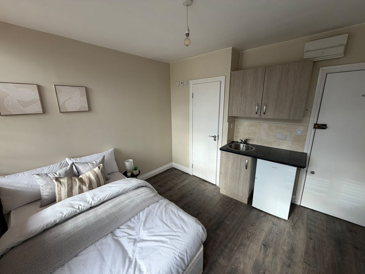Flat Burnt Ash Lane in Greater London
