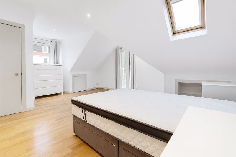 Flat Bourne Road in Greater London