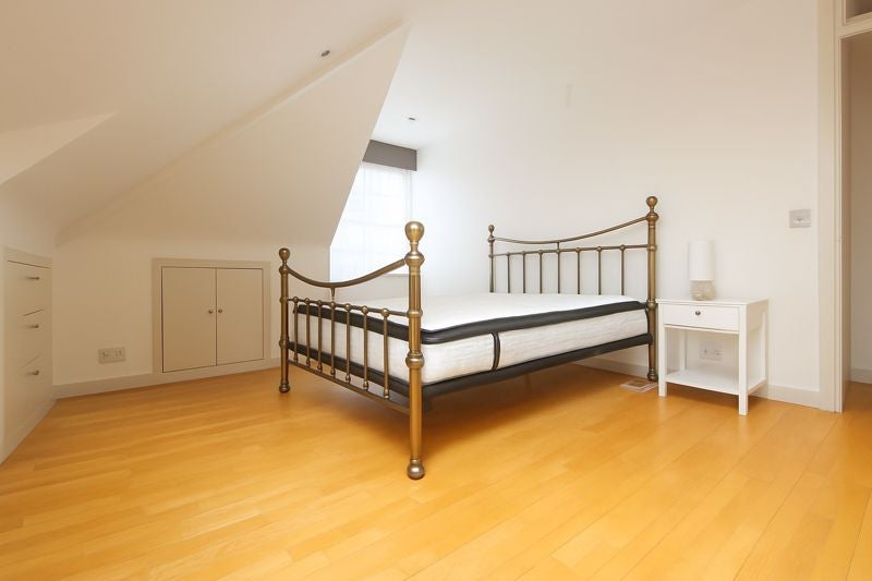 Flat Bourne Road in Greater London