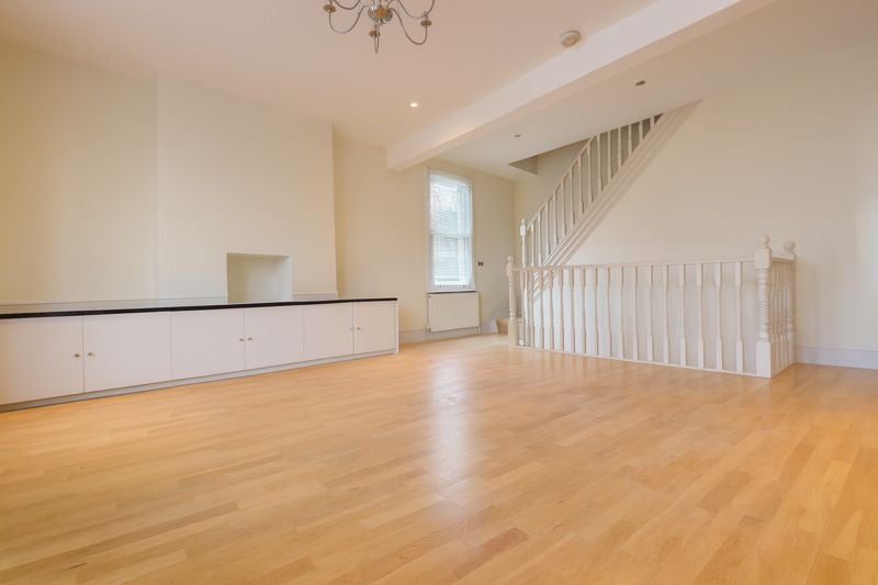 Flat Bourne Road in Greater London