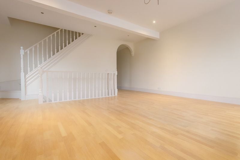 Flat Bourne Road in Greater London