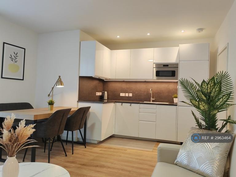 Room New Cross Road in Greater London