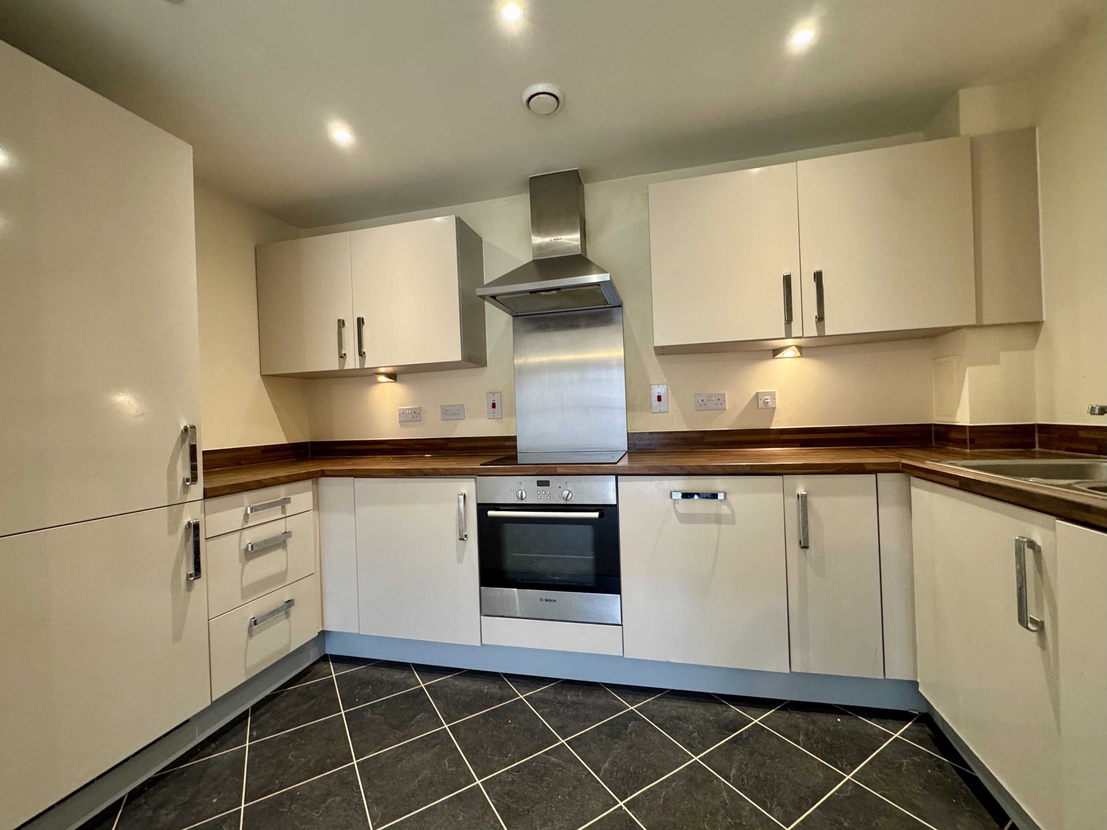 Flat Viridian Square in Aylesbury