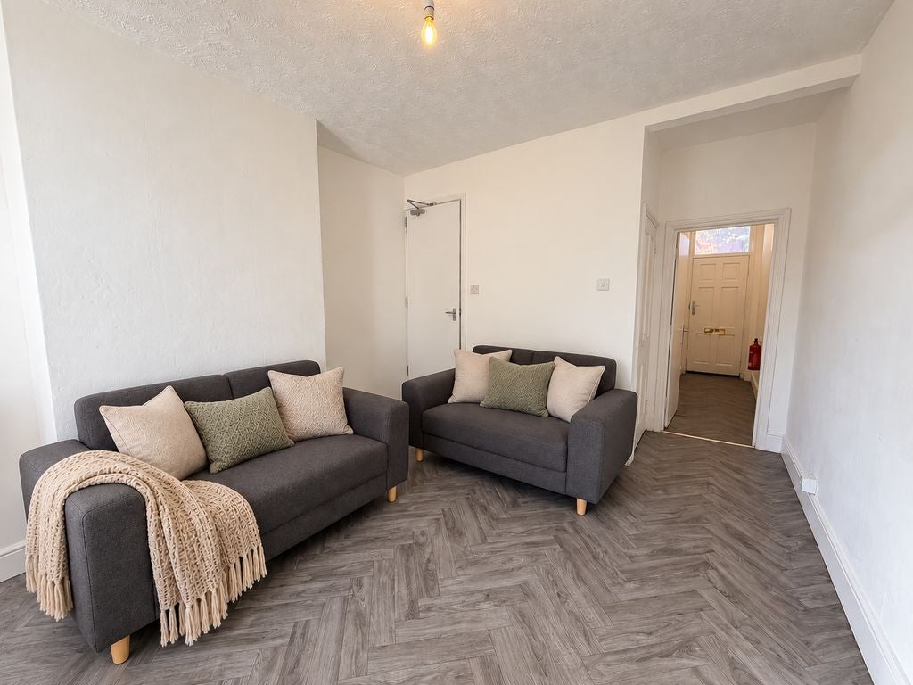 Room Beeston Road in Nottingham