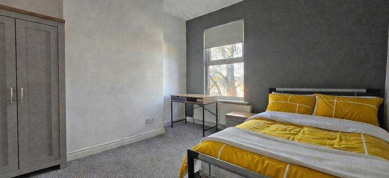 Room Beeston Road in Nottingham