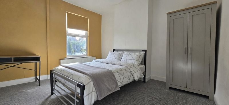 Room Beeston Road in Nottingham
