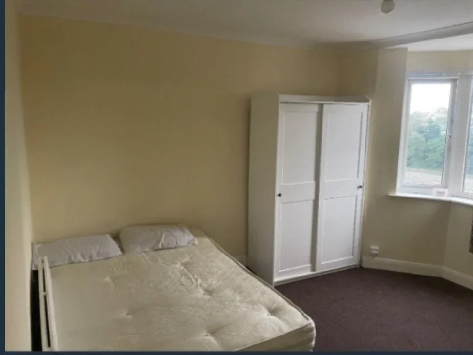 Room Grove Road in Greater London