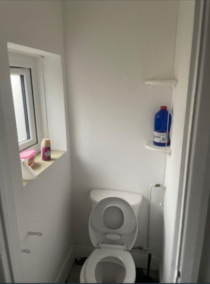 Room Grove Road in Greater London
