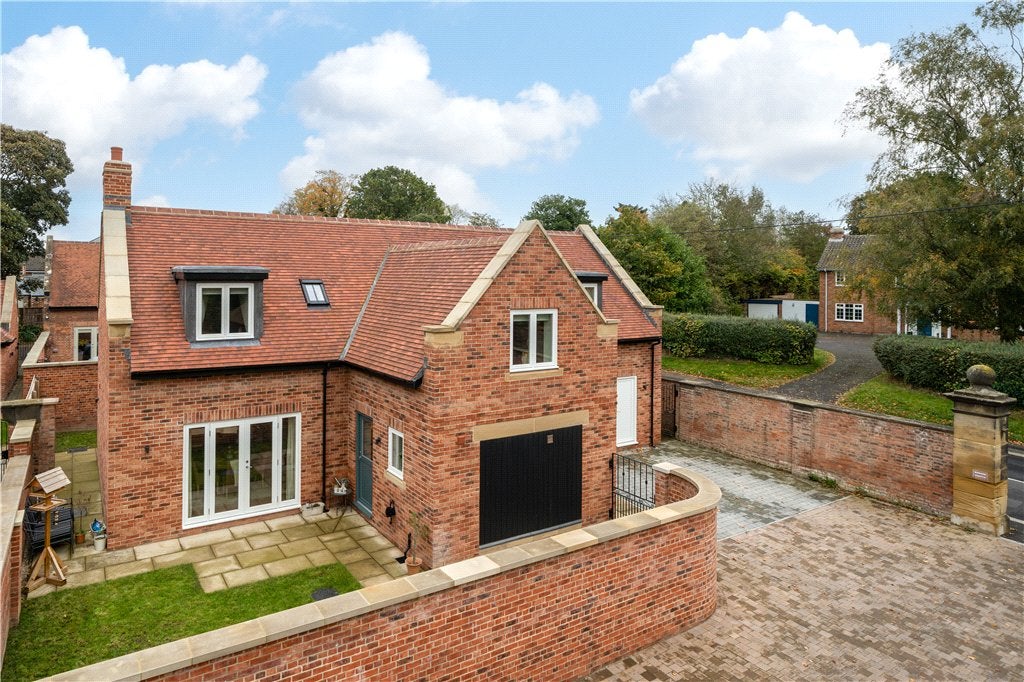 House Corber Hill in Brompton