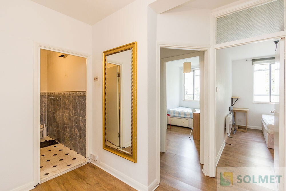 Flat Leinster Gardens in City of Westminster