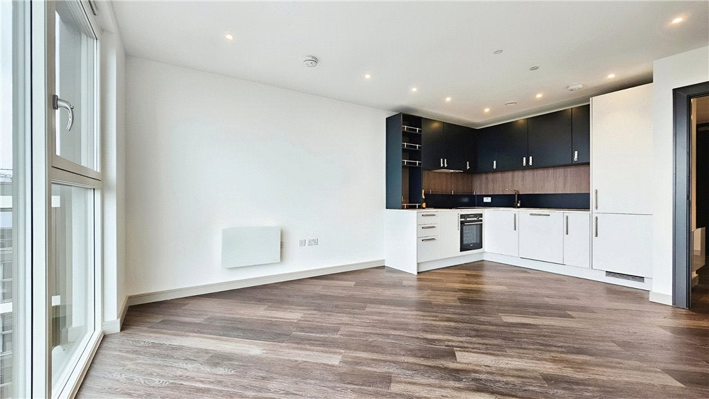 Flat London Road in Borough of Spelthorne