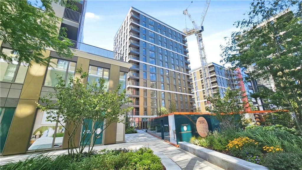 Flat London Road in Borough of Spelthorne