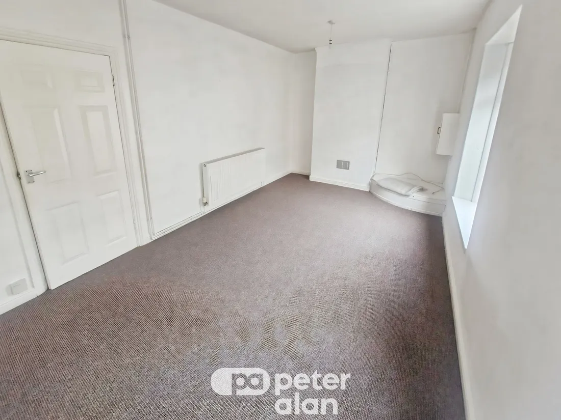 Flat Windsor Road in Pontypool