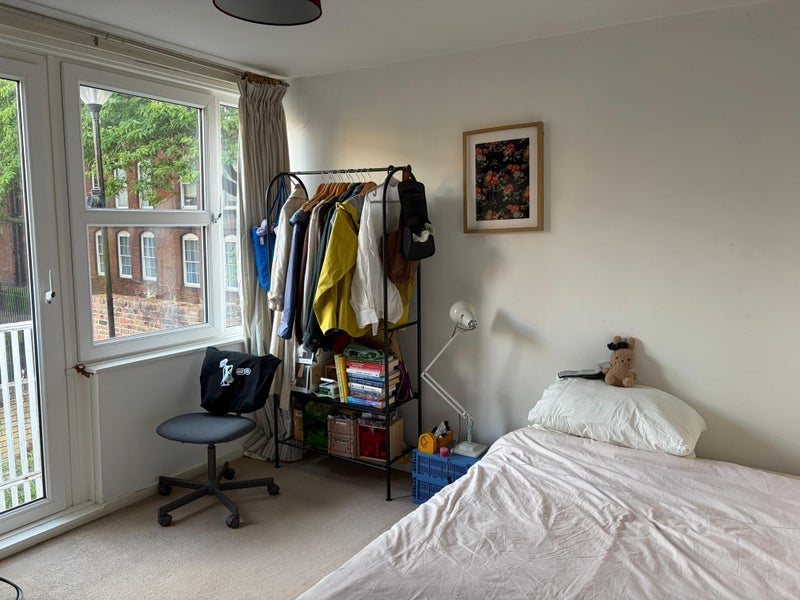 Room Armour Close in Greater London