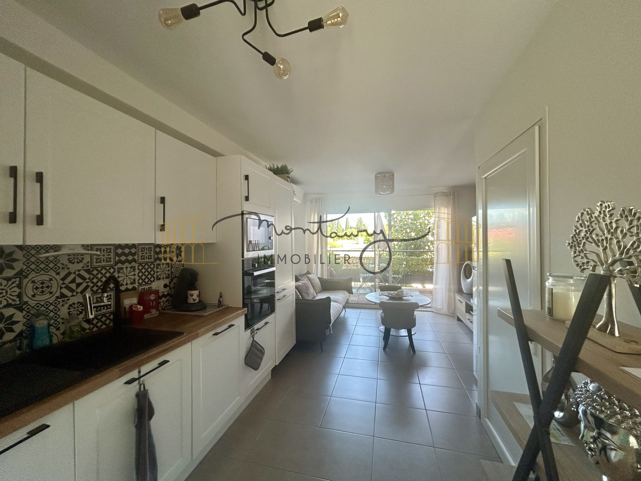 House Avenue Robert de Joly in Uchaud