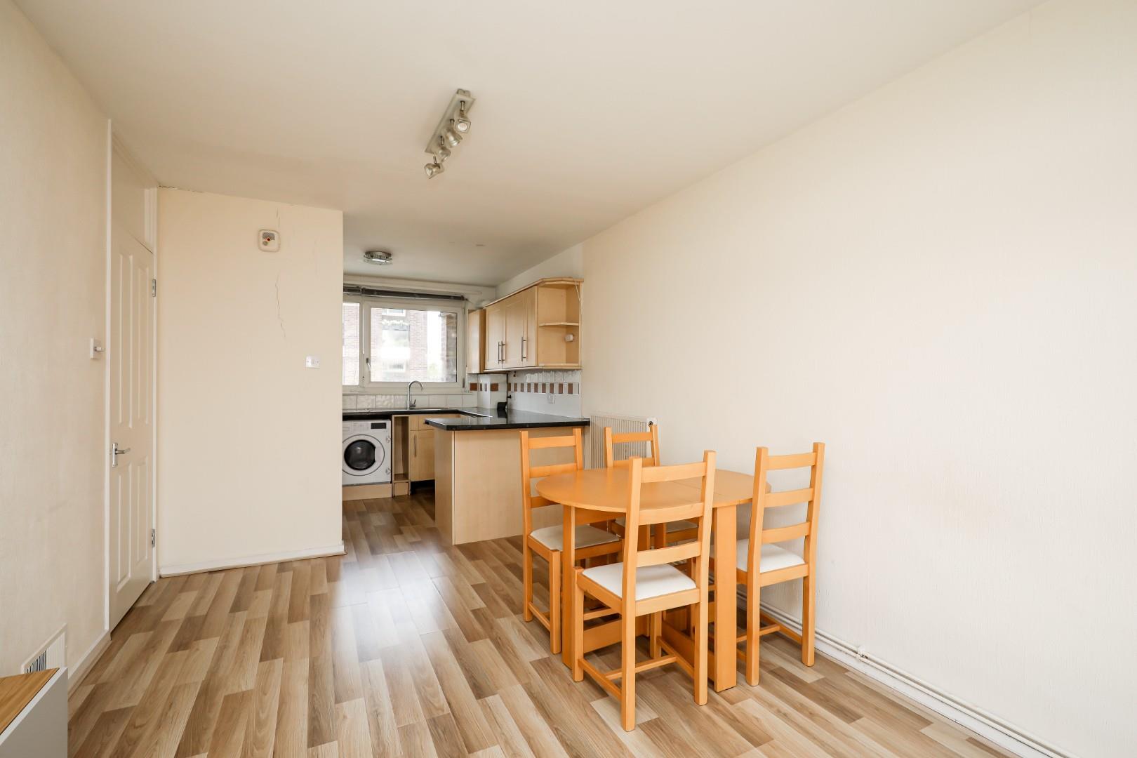 Flat Bell Drive in Greater London