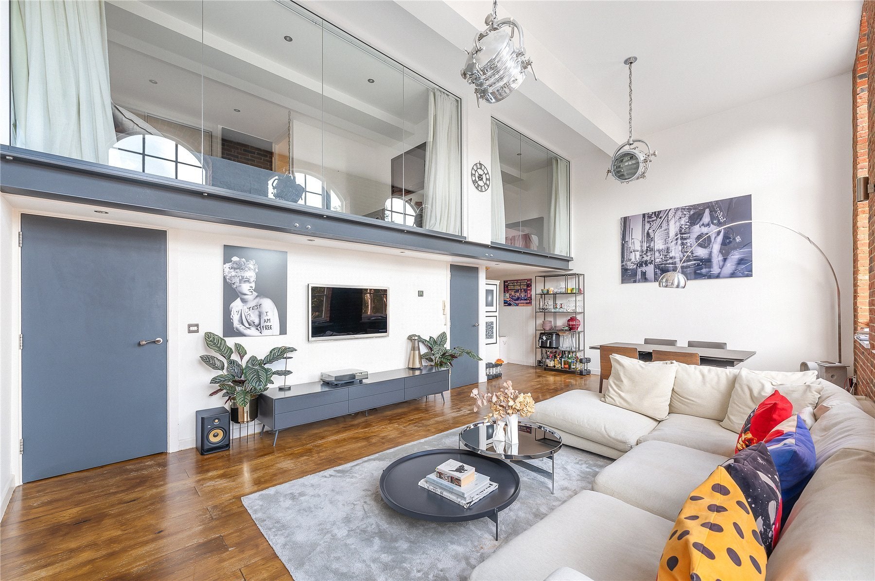 Flat Reed Place in Greater London
