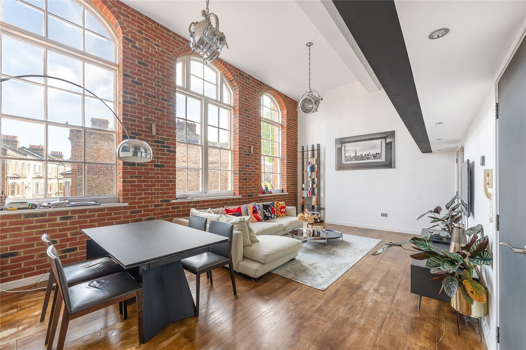 Flat Reed Place in Greater London