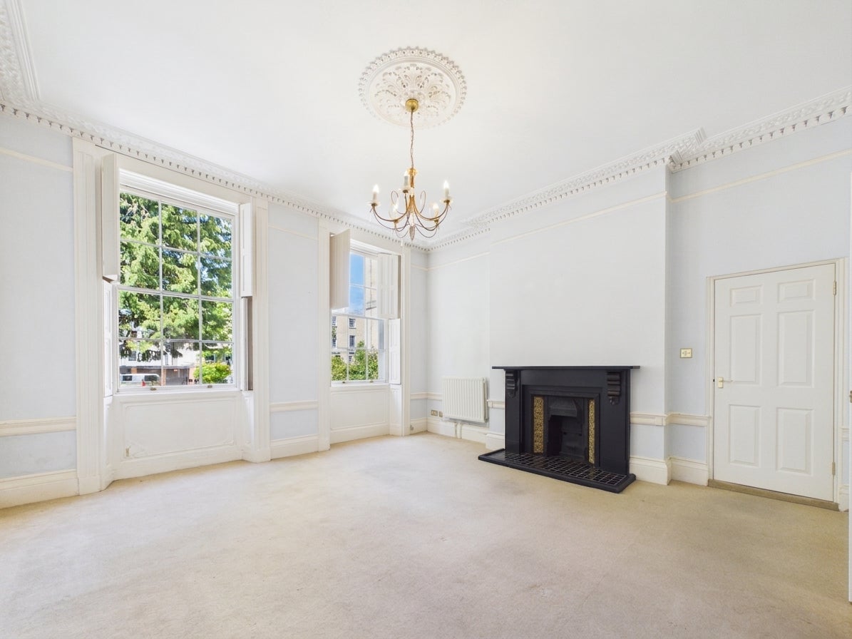Flat Cambray Place in Cheltenham