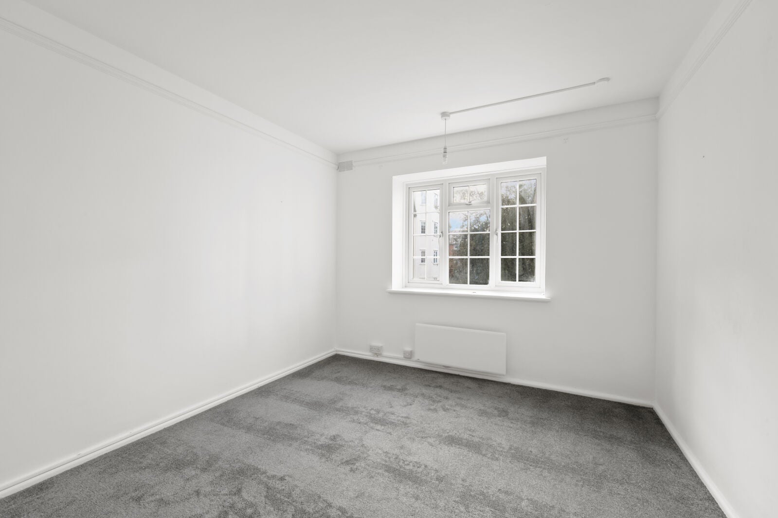 Flat Spencer Road in Greater London