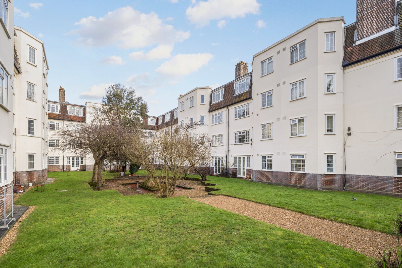 Flat Spencer Road in Greater London