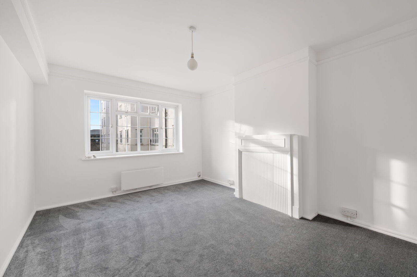 Flat Spencer Road in Greater London