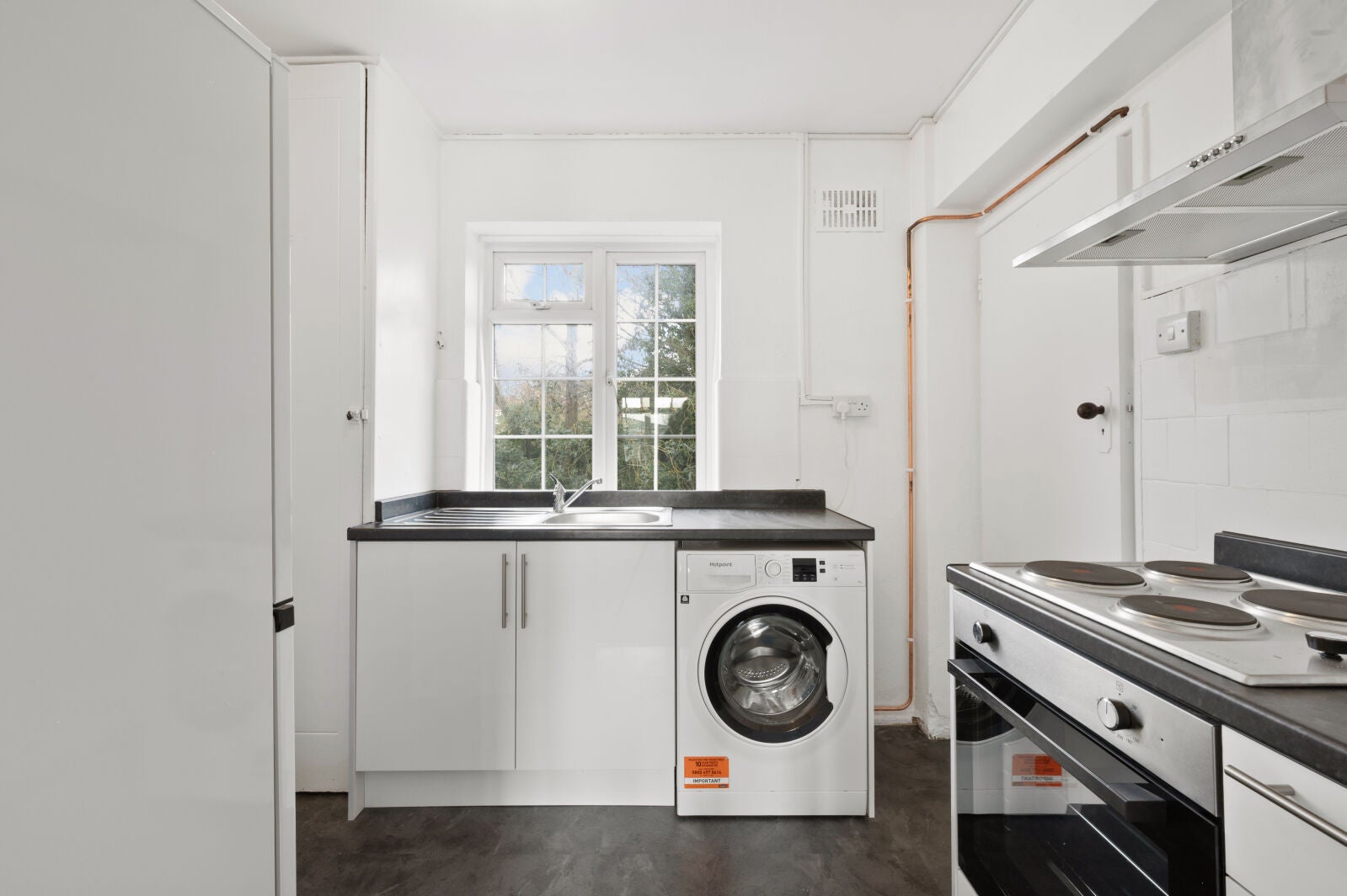 Flat Spencer Road in Greater London