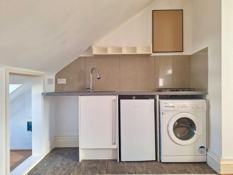 Flat Beverley Road in Greater London
