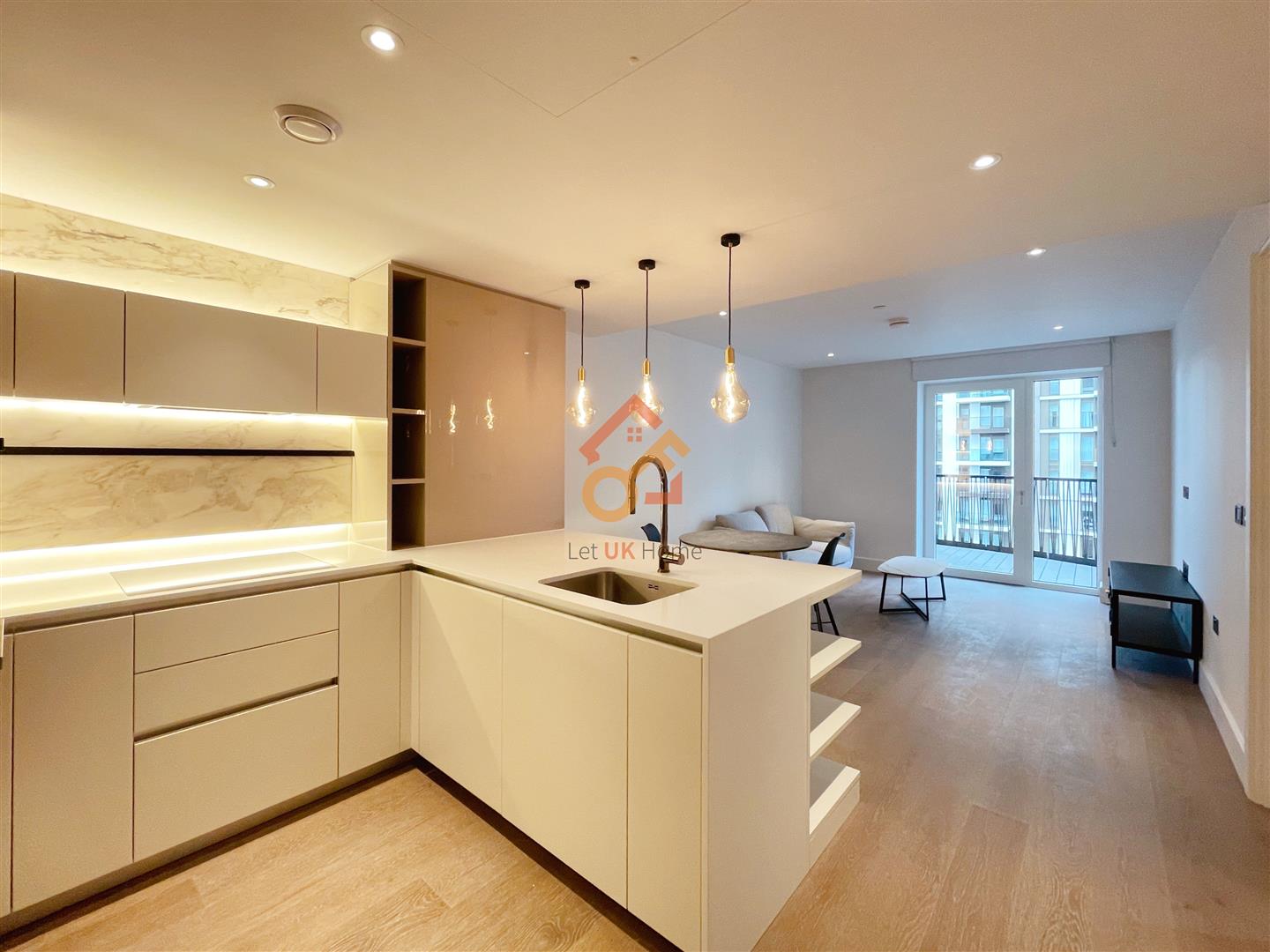 Flat Cascade Close in London