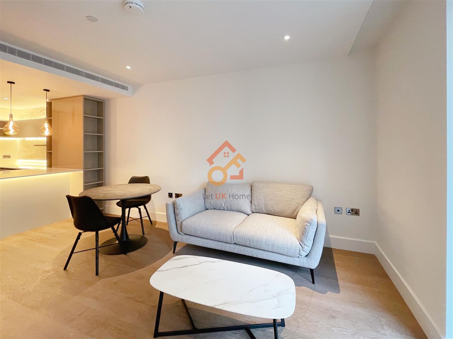 Flat Cascade Close in London