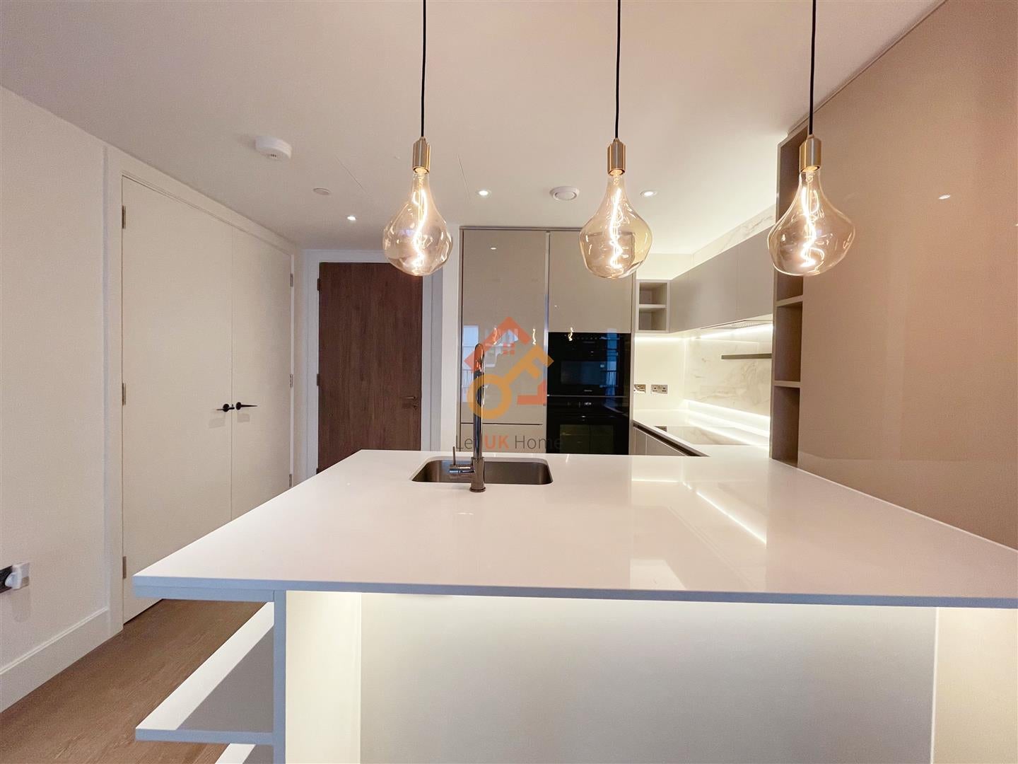 Flat Cascade Close in London