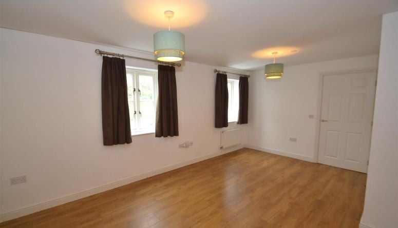 Flat Veale Drive in Exeter