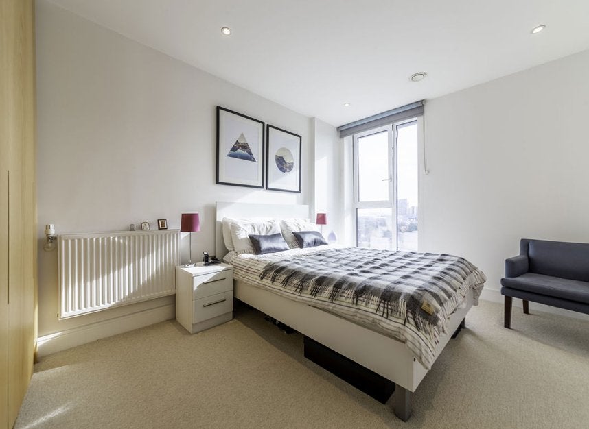 Flat Hoy Street in Greater London