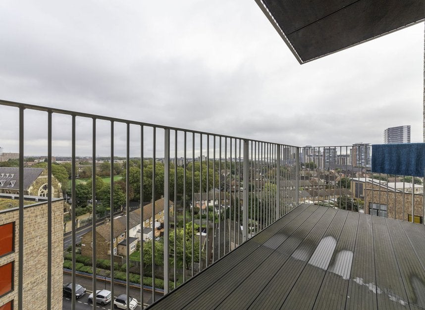 Flat Hoy Street in Greater London