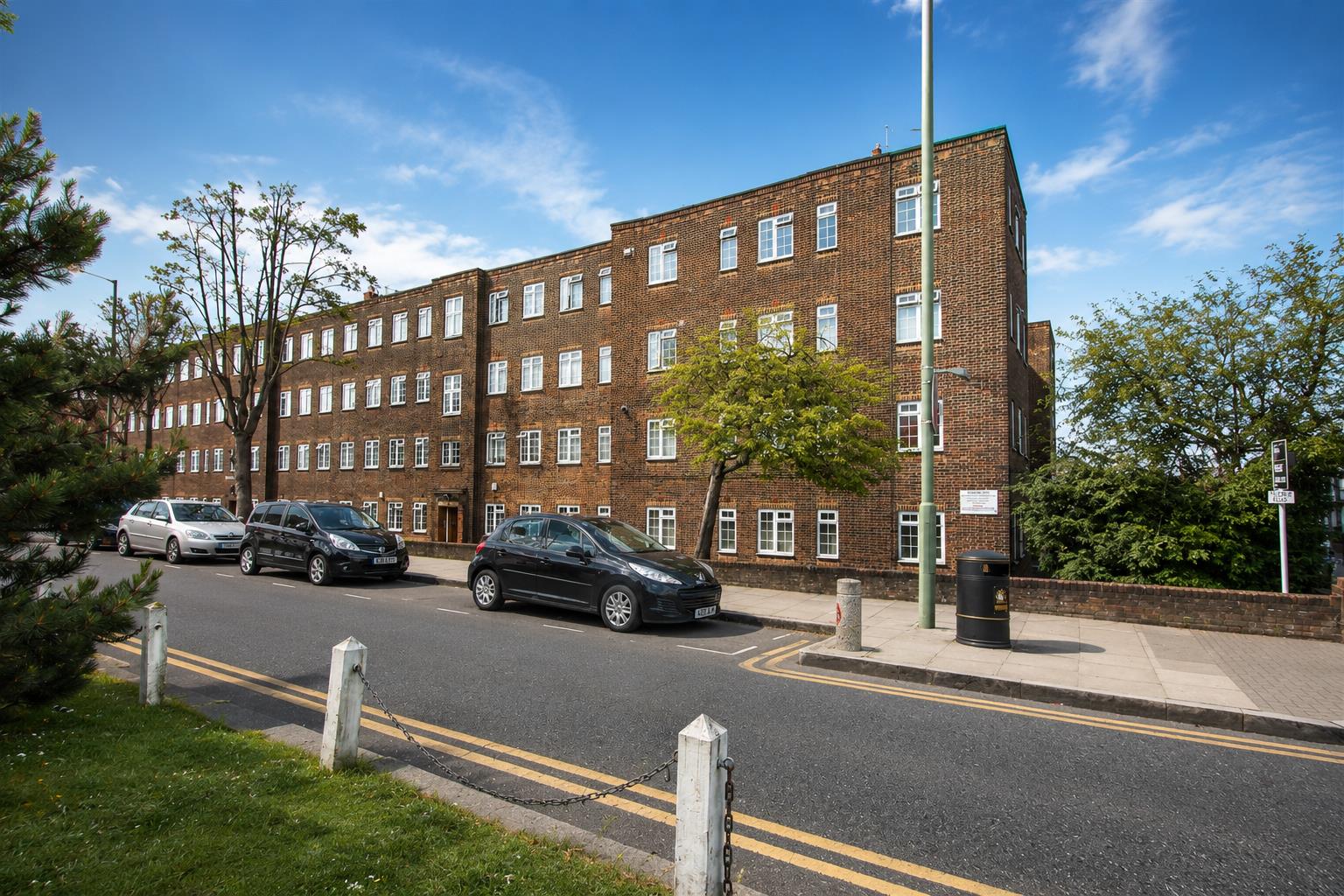Flat Brent Street in Greater London