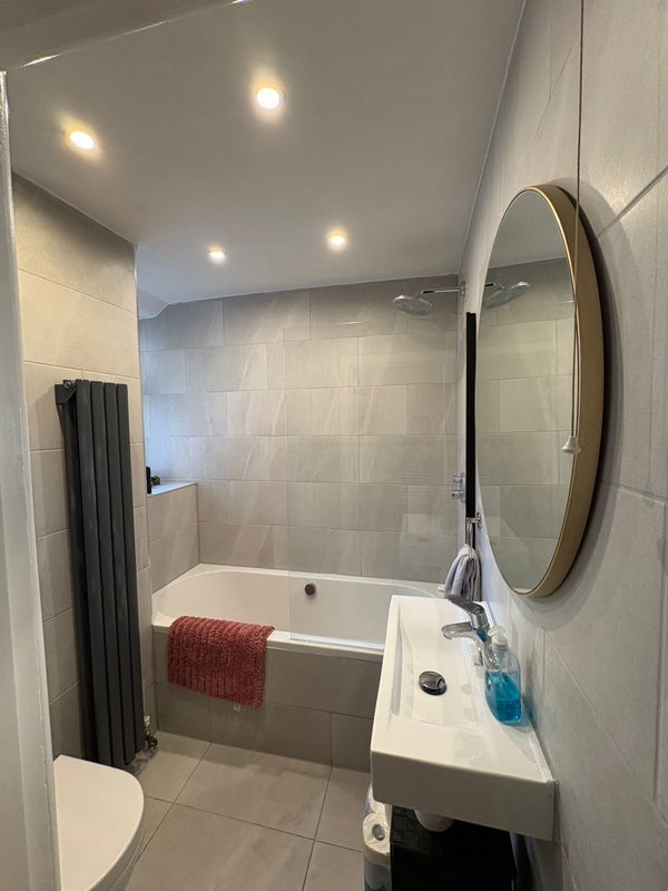 Room Bishops Way in Greater London