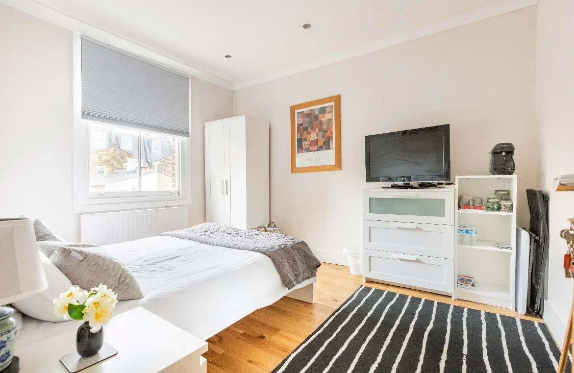 Room Sharsted Street in Greater London