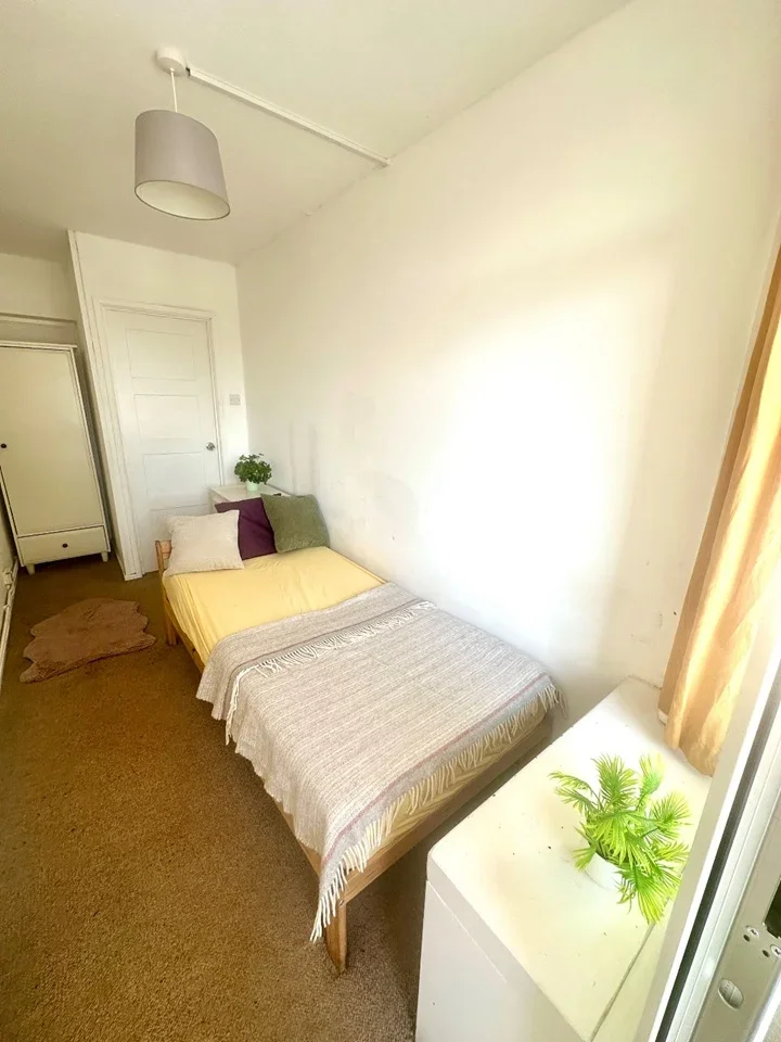 Room Tangley Grove in Greater London